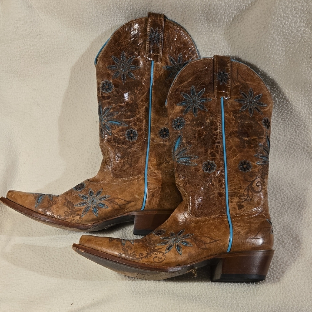 Embroidered Brown Western Heeled Boots